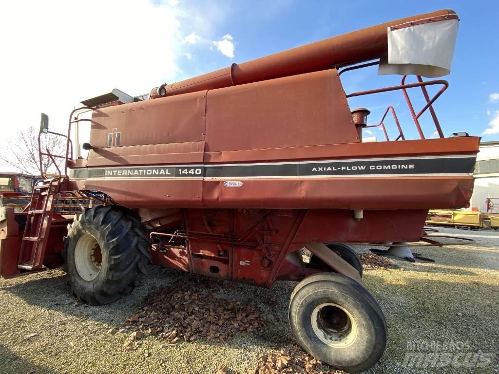 Case IH 1440 Derliaus nuėmimo kombainai