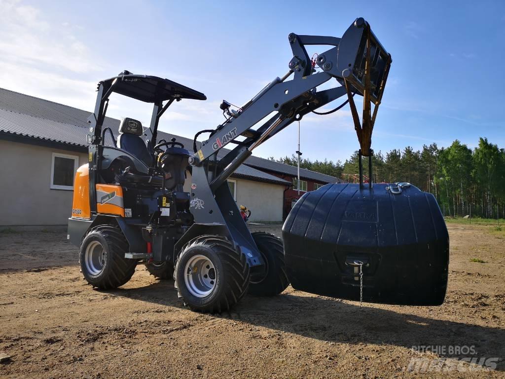 GiANT 1500 Daugiafunkciniai pakrovėjai