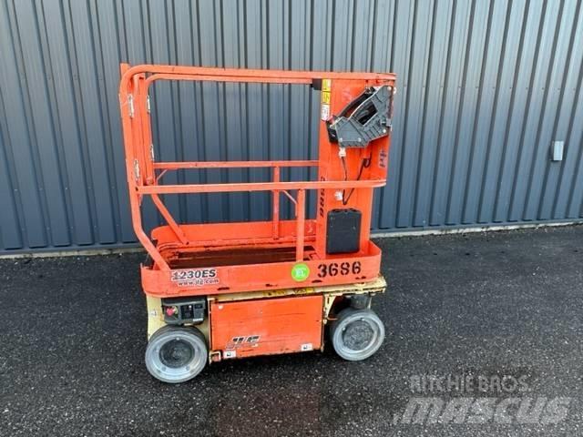 JLG 1230 ES Vertikalūs stiebiniai keltuvai