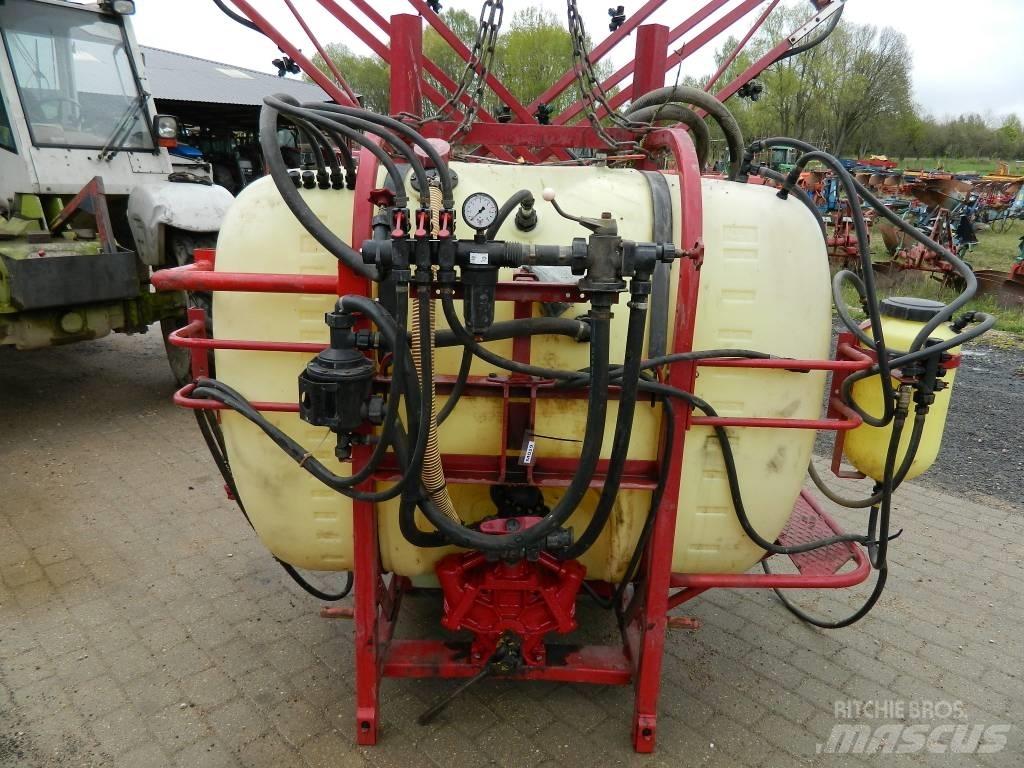 Hardi 1200 Įmontuoti purkštuvai