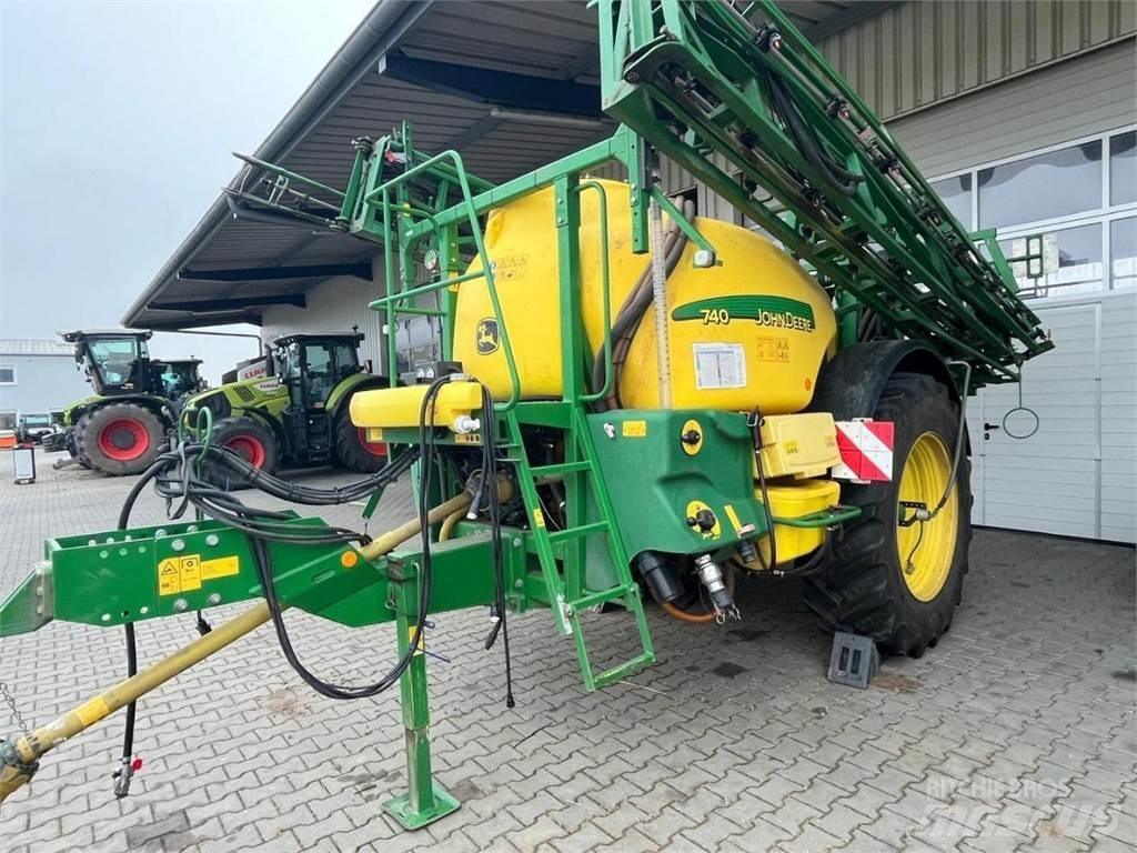 John Deere 740 Prikabinami purkštuvai