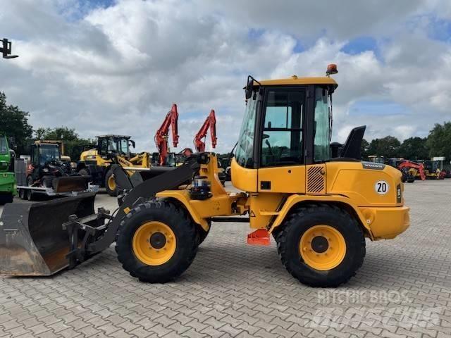 Volvo L 30 G Naudoti ratiniai krautuvai