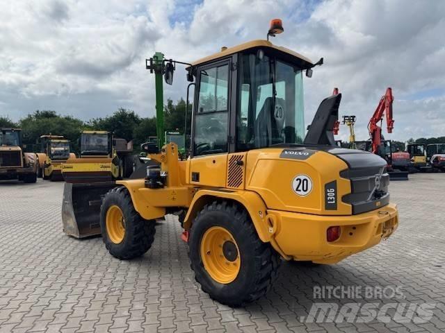 Volvo L 30 G Naudoti ratiniai krautuvai