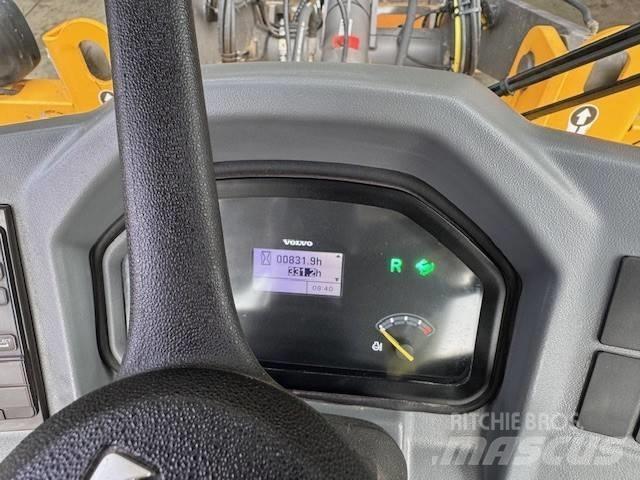 Volvo L 30 G Naudoti ratiniai krautuvai