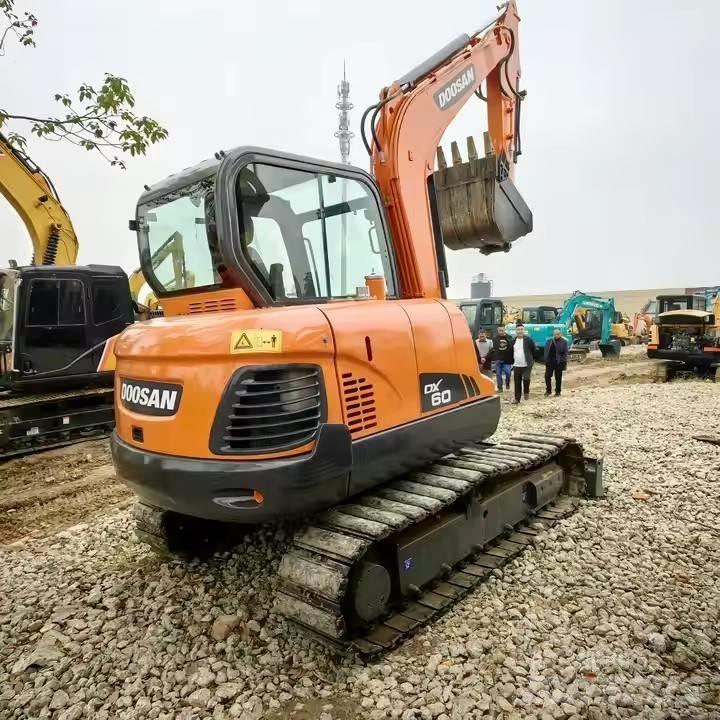 Doosan DX 60 Vikšriniai ekskavatoriai