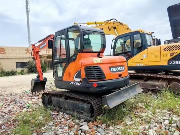 Doosan DX 60 Vikšriniai ekskavatoriai