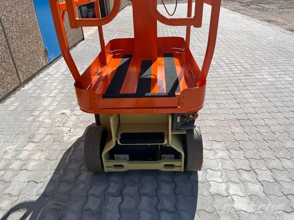 JLG 1230 ES Vertikalūs stiebiniai keltuvai