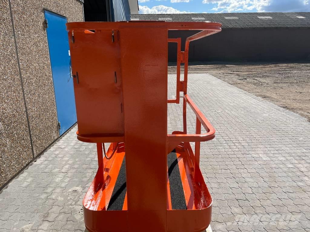 JLG 1230 ES Vertikalūs stiebiniai keltuvai