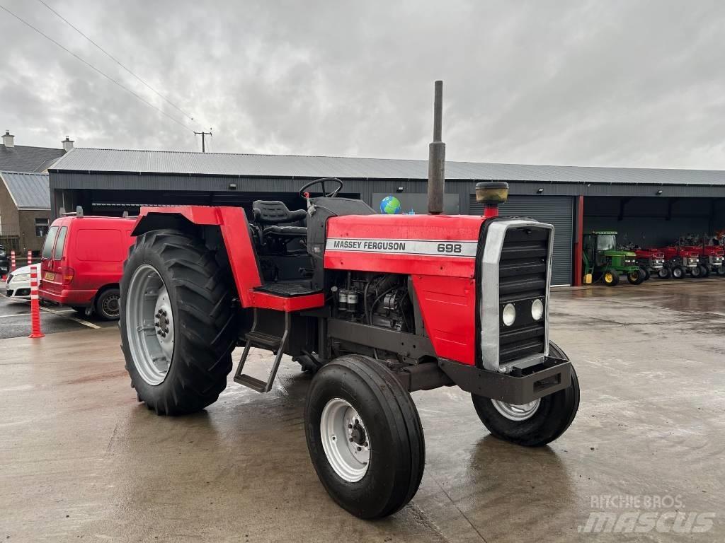 Massey Ferguson 698 Traktoriai