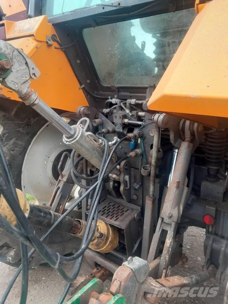 Renault 155-54 TX Traktoriai