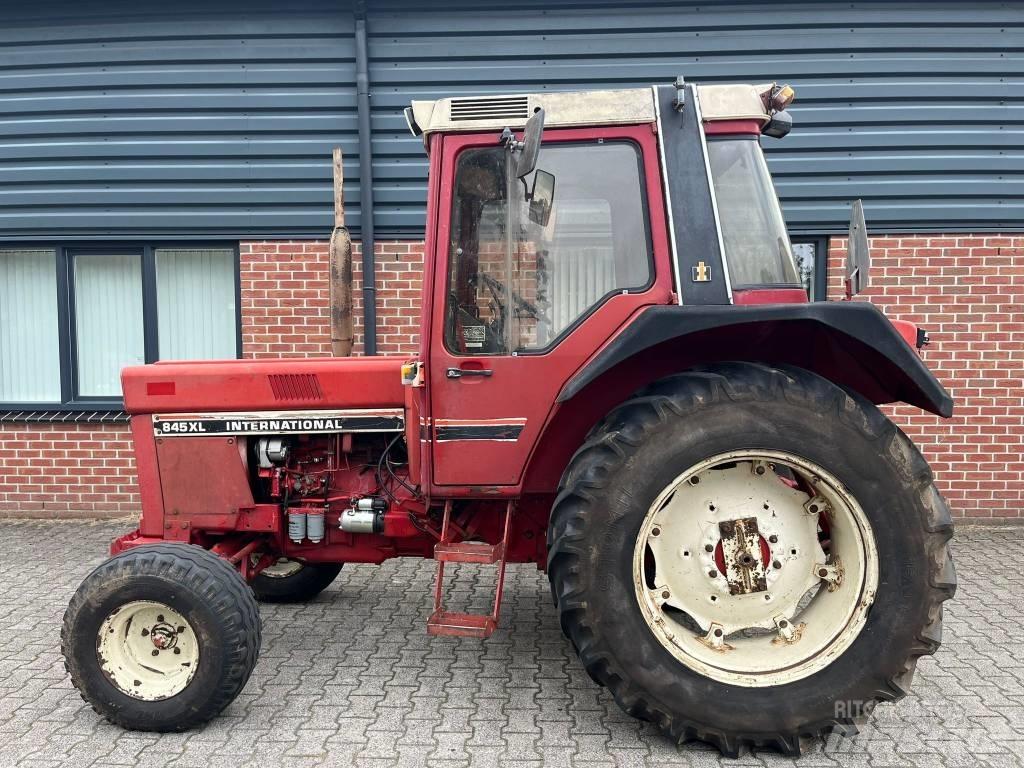 International 845 XL Traktoriai