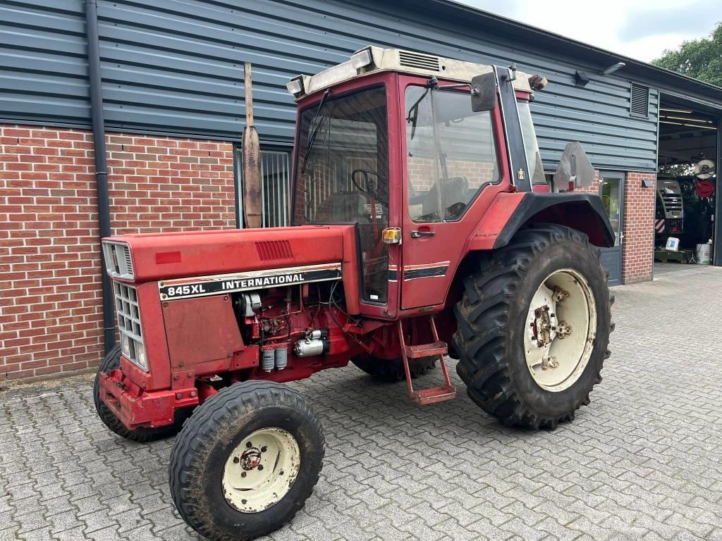 International 845 XL Traktoriai