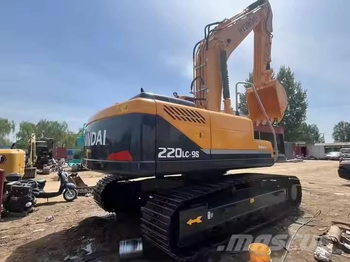 Hyundai 220 LC  9s Vikšriniai ekskavatoriai