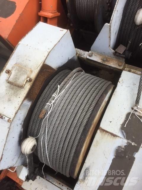 Hitachi KH 230-3 Vikšriniai kranai