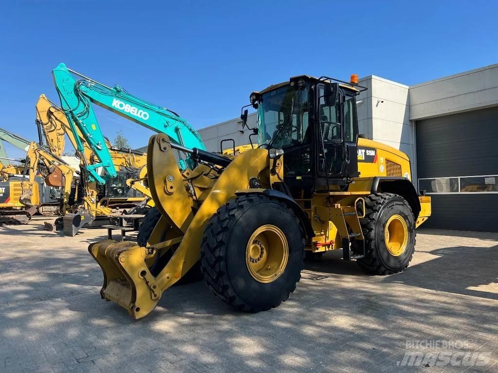CAT 926M Naudoti ratiniai krautuvai