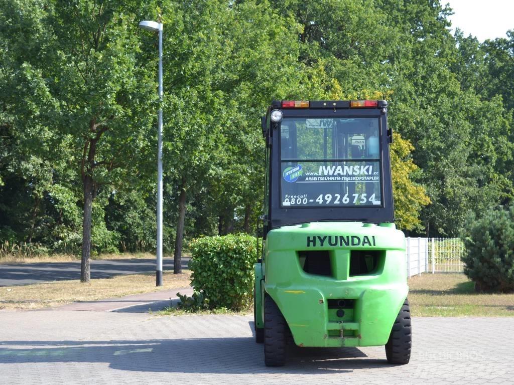 Hyundai 30 D-7 Dyzeliniai krautuvai