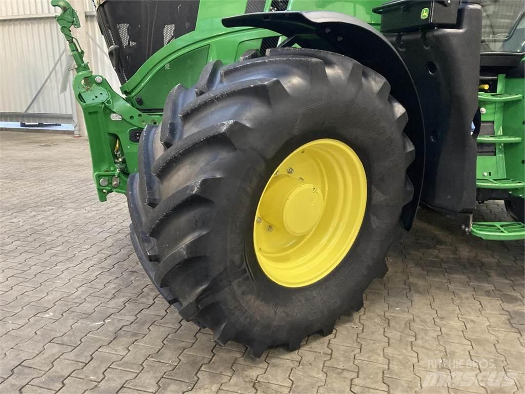 John Deere 6R 215 Traktoriai