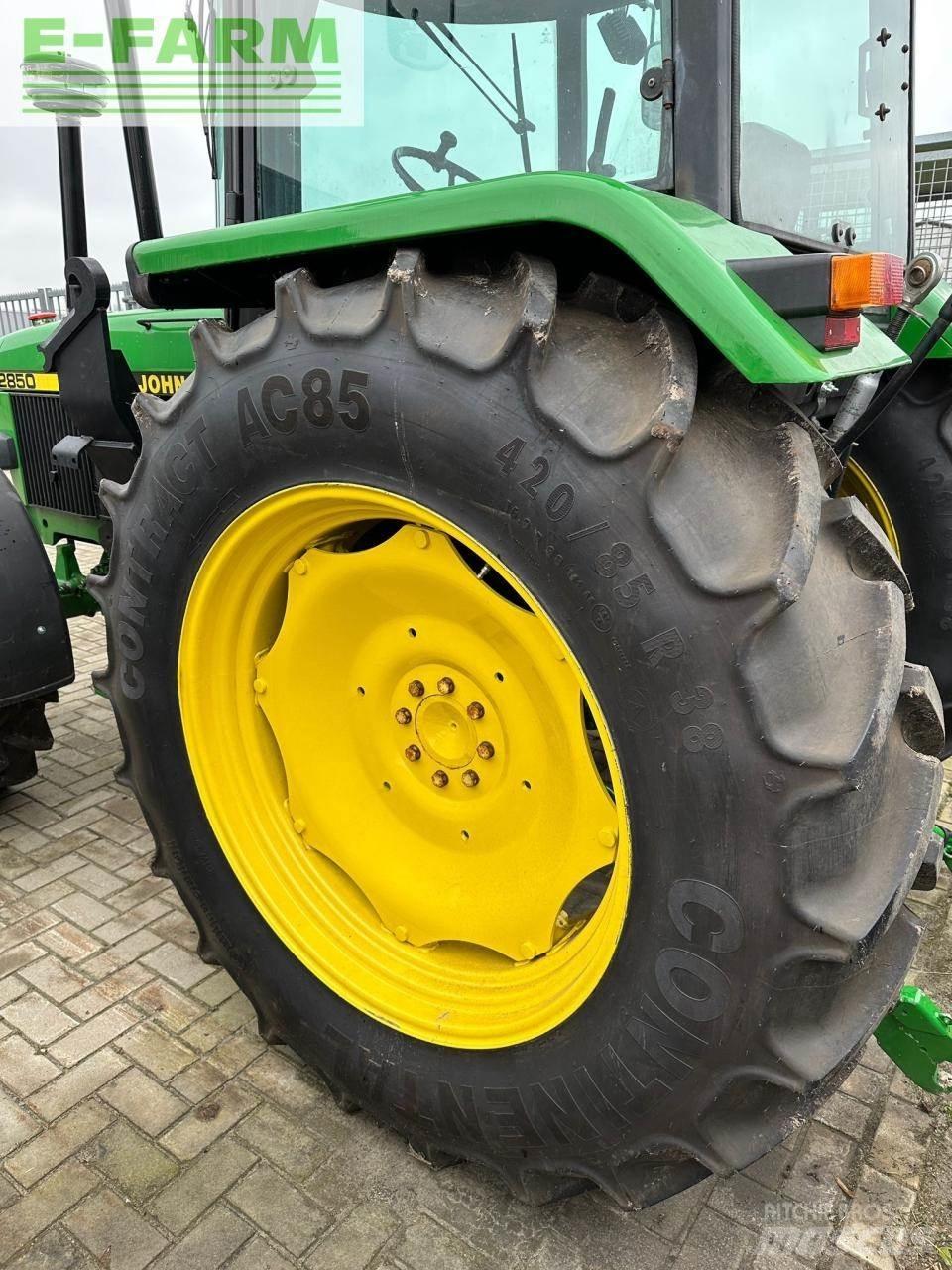 John Deere 2850 Traktoriai