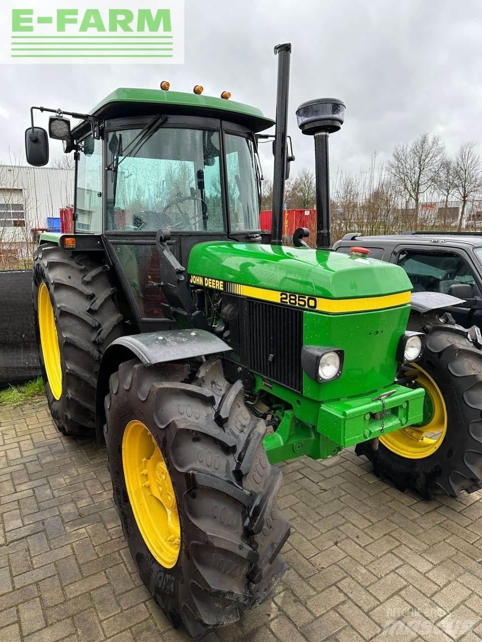 John Deere 2850 Traktoriai
