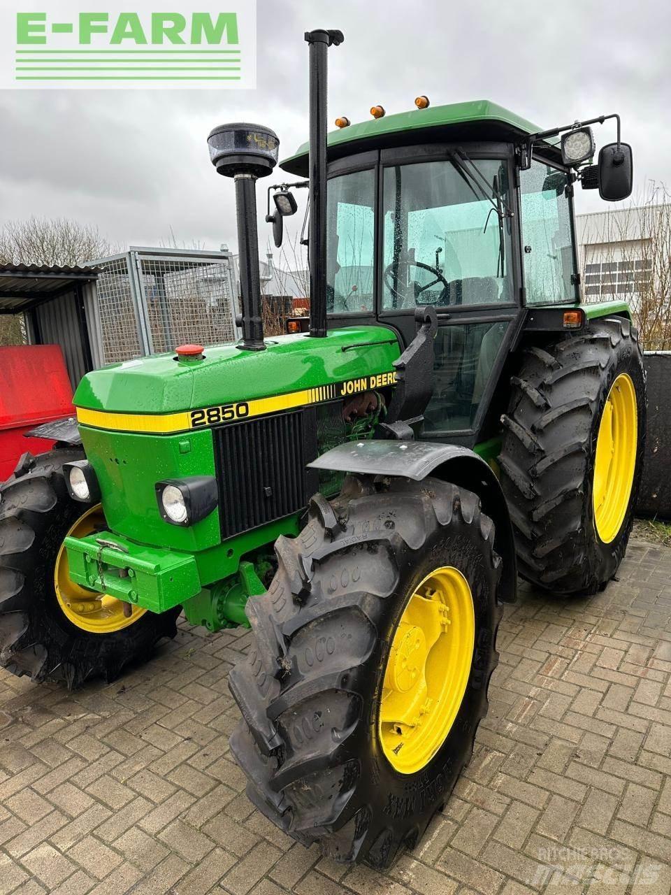 John Deere 2850 Traktoriai