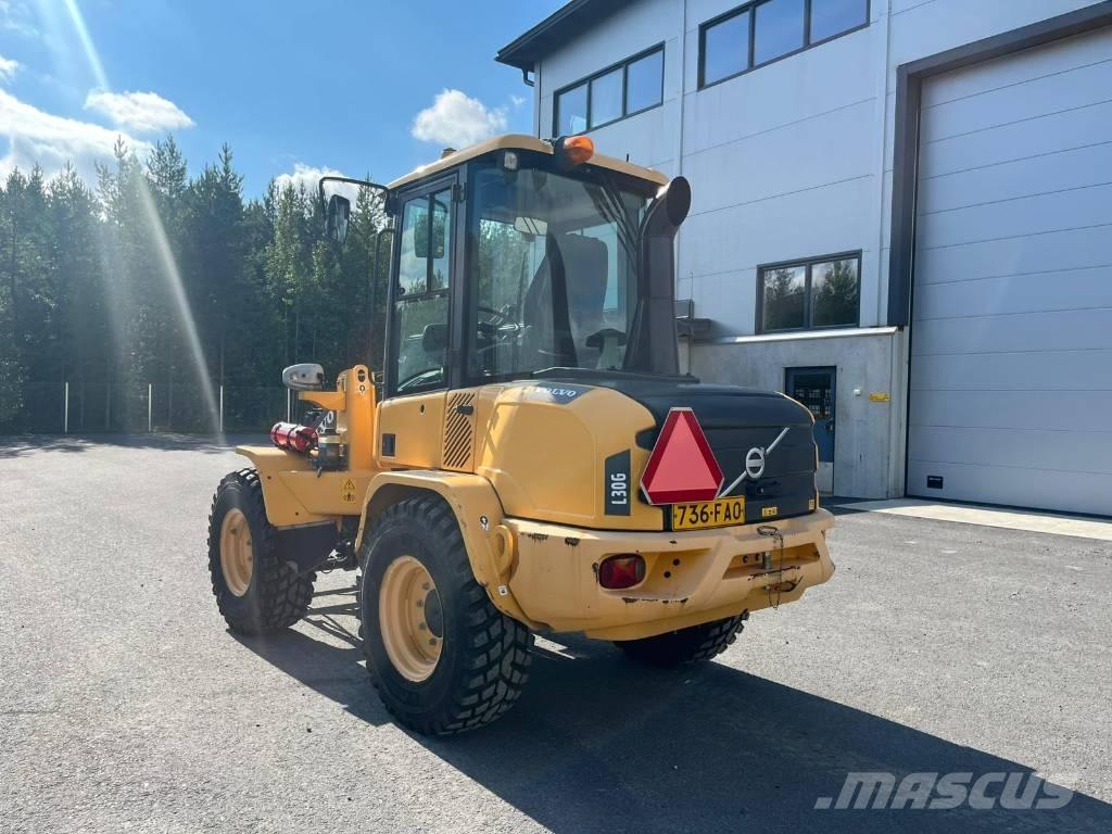 Volvo L 30 G Naudoti ratiniai krautuvai