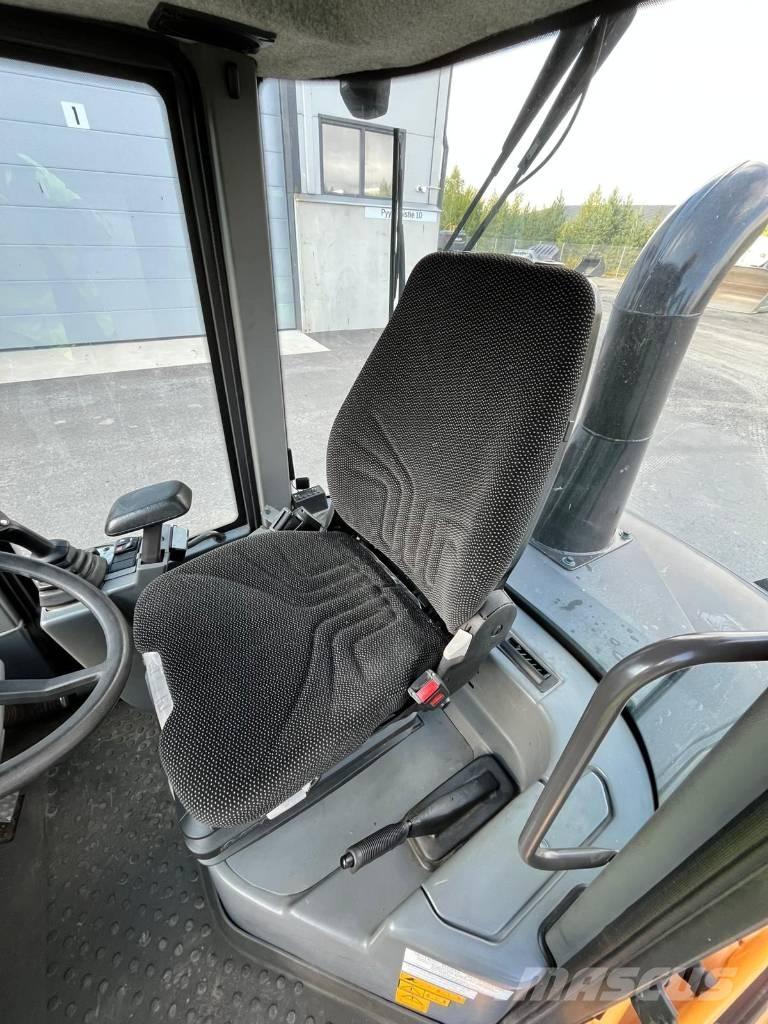 Volvo L 30 G Naudoti ratiniai krautuvai