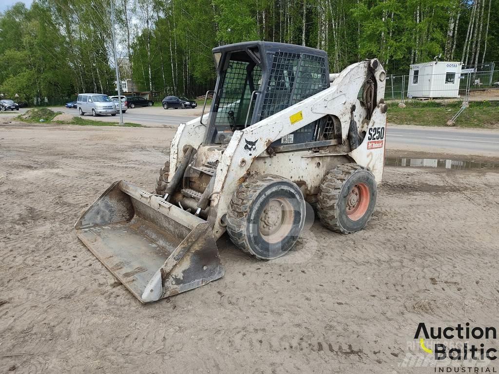 Bobcat S 250 Krautuvai su šoniniu pasukimu
