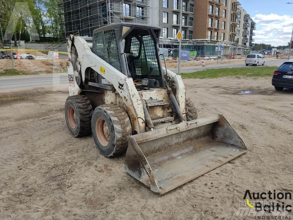 Bobcat S 250 Krautuvai su šoniniu pasukimu