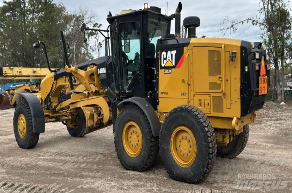 CAT 140M2 AWD Greideriai
