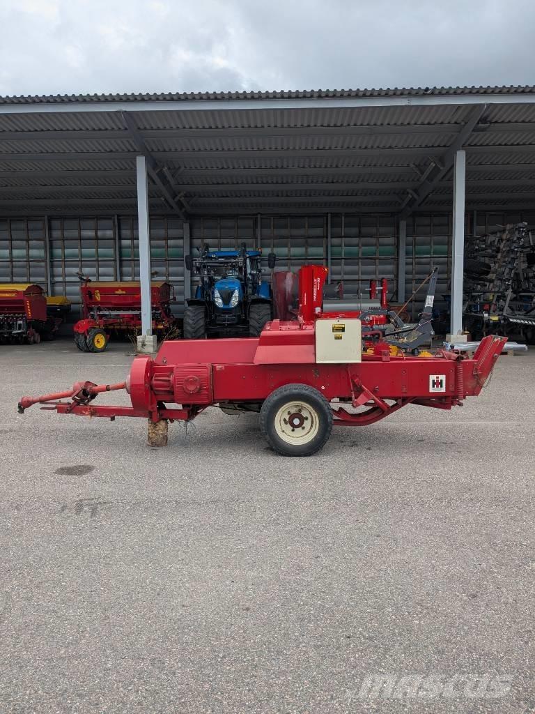 International 430 T Stačiakampių ryšulių presai