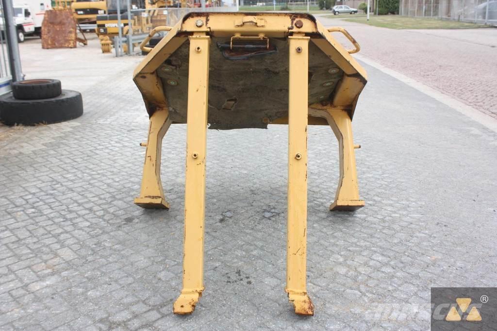 CAT D8N O-rops cab Kabinos ir salonai