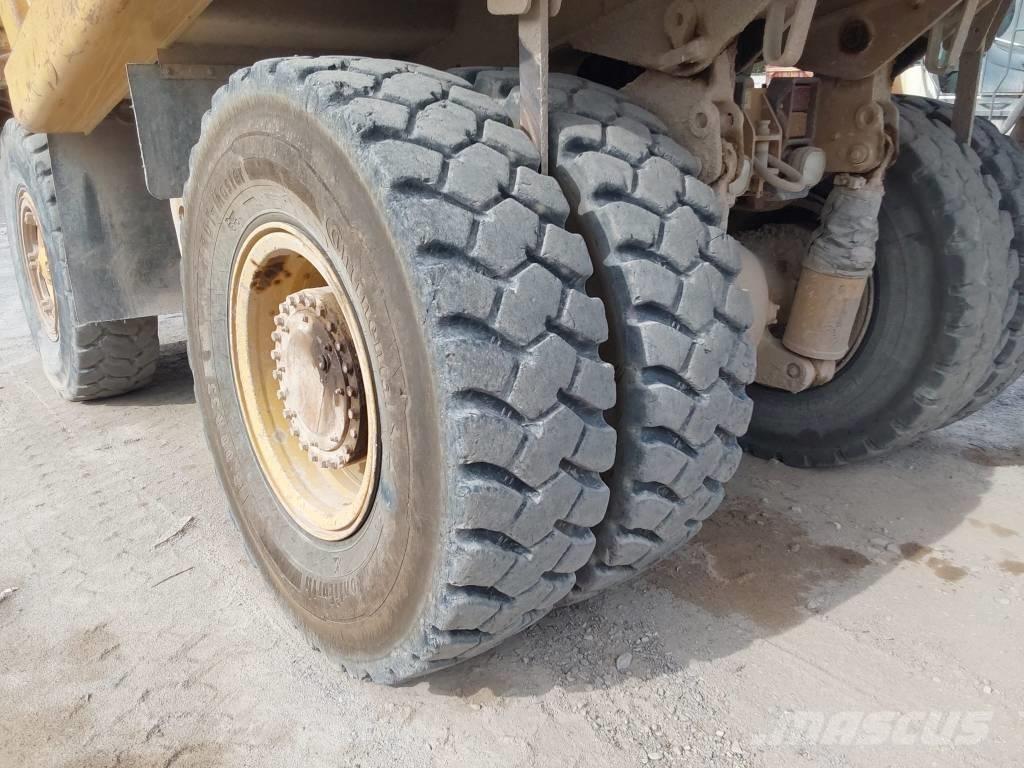 CAT 771 D Atliekų išvežimo technika