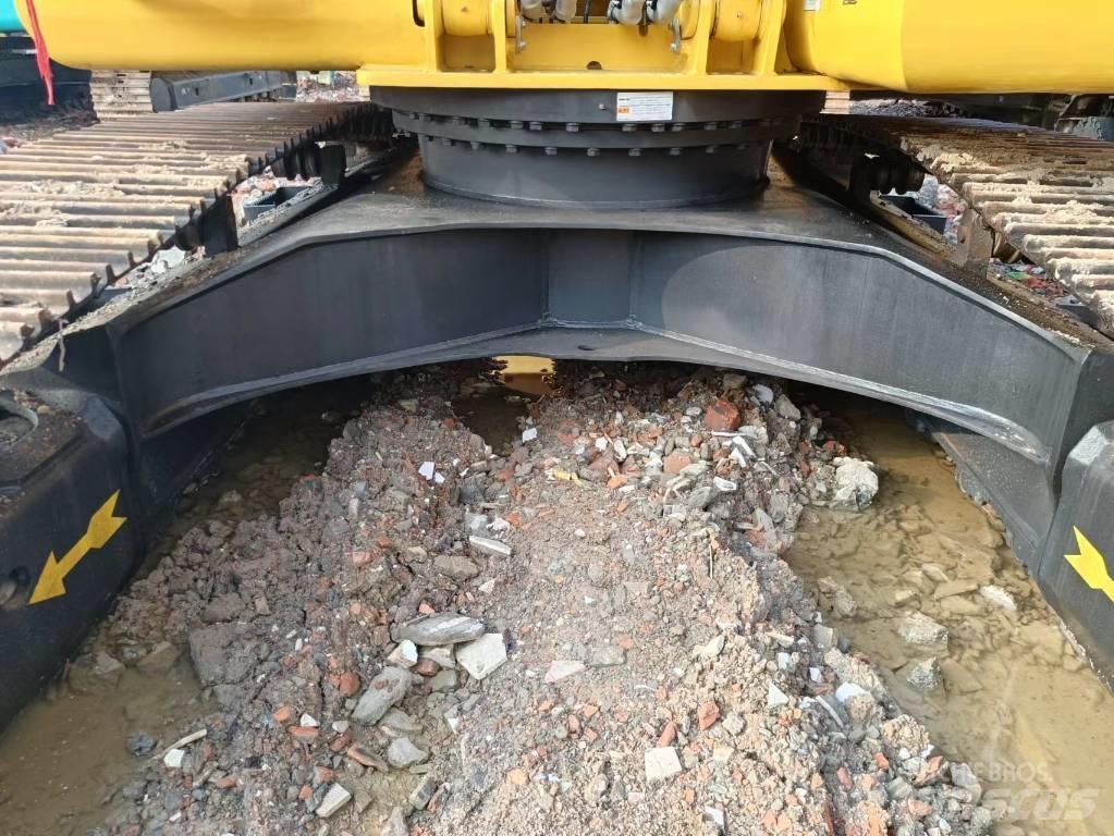 Komatsu PC 200-8 Vikšriniai ekskavatoriai