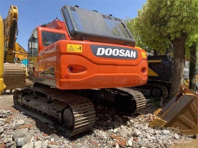 Doosan DX 225 LC Vikšriniai ekskavatoriai