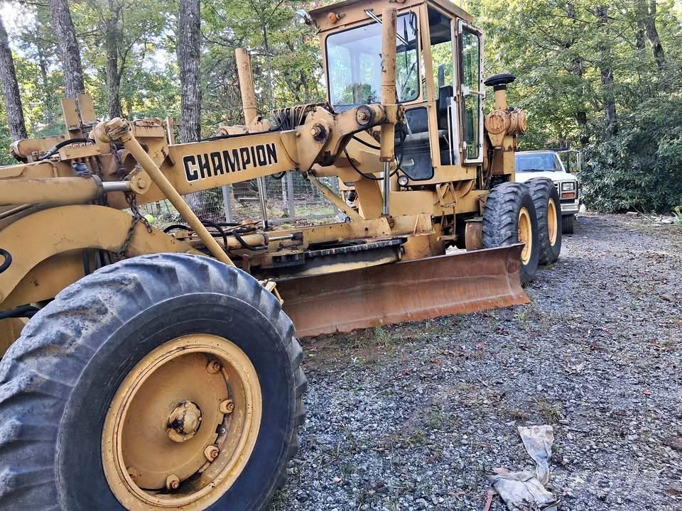 Champion 715 Greideriai