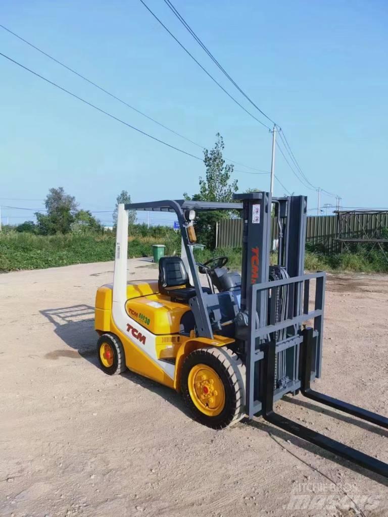 TCM FD30 Dyzeliniai krautuvai