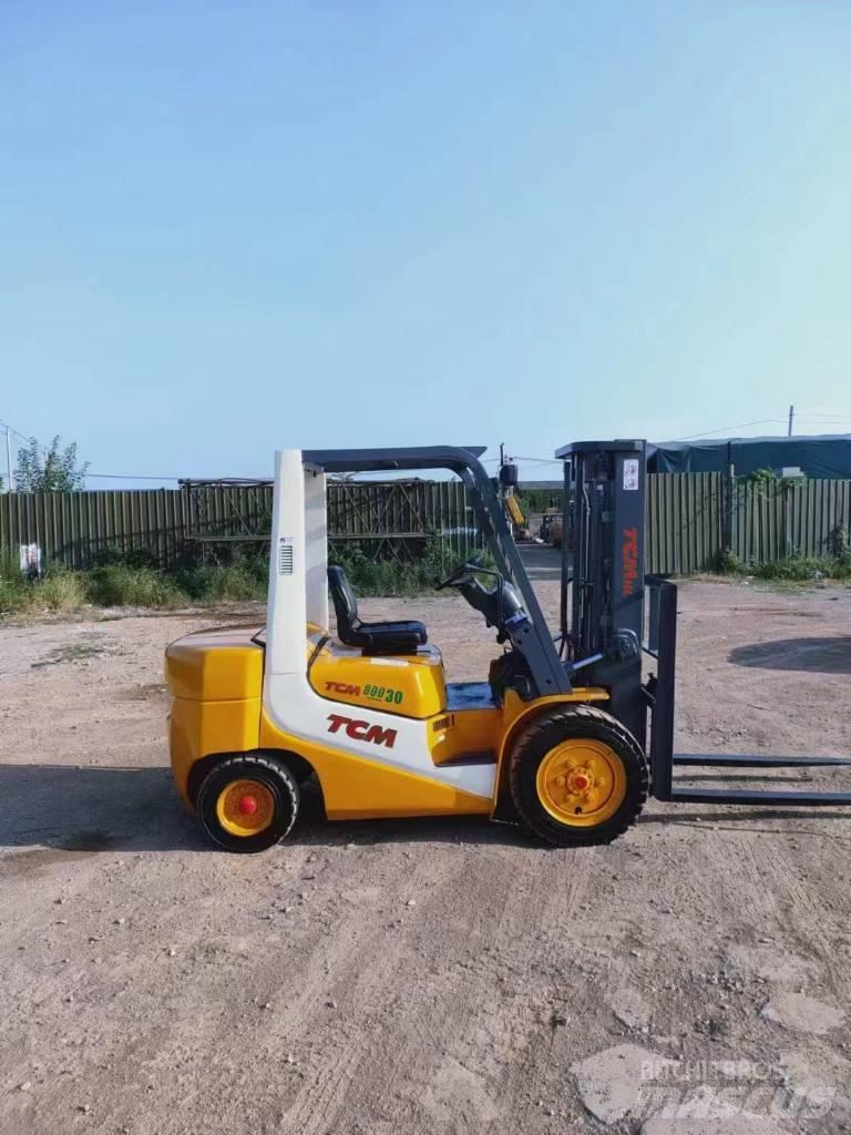 TCM FD30 Dyzeliniai krautuvai
