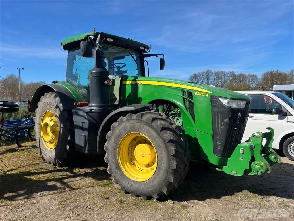 John Deere 8320 R Traktoriai