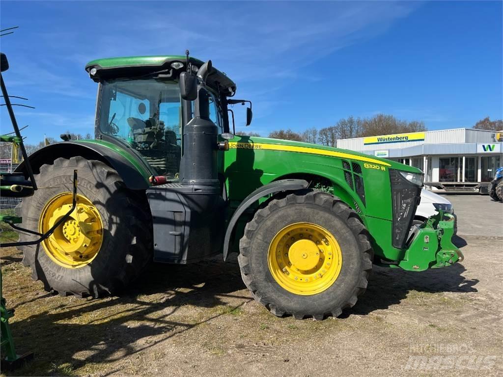 John Deere 8320 R Traktoriai