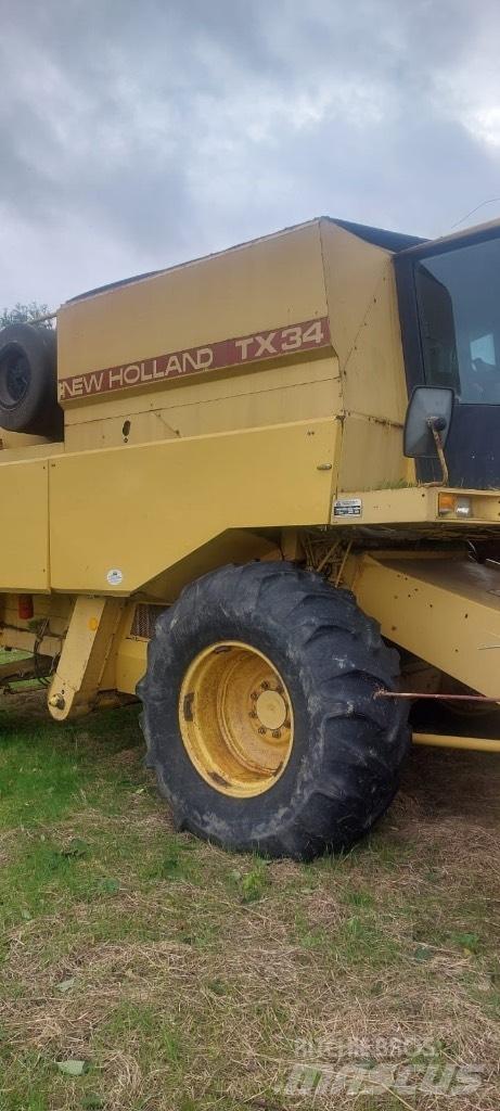 New Holland TX 34 Derliaus nuėmimo kombainai