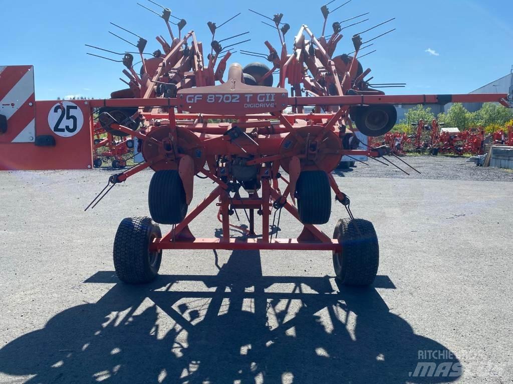Kuhn GF8702T Šieno grėbliai ir vartytuvai