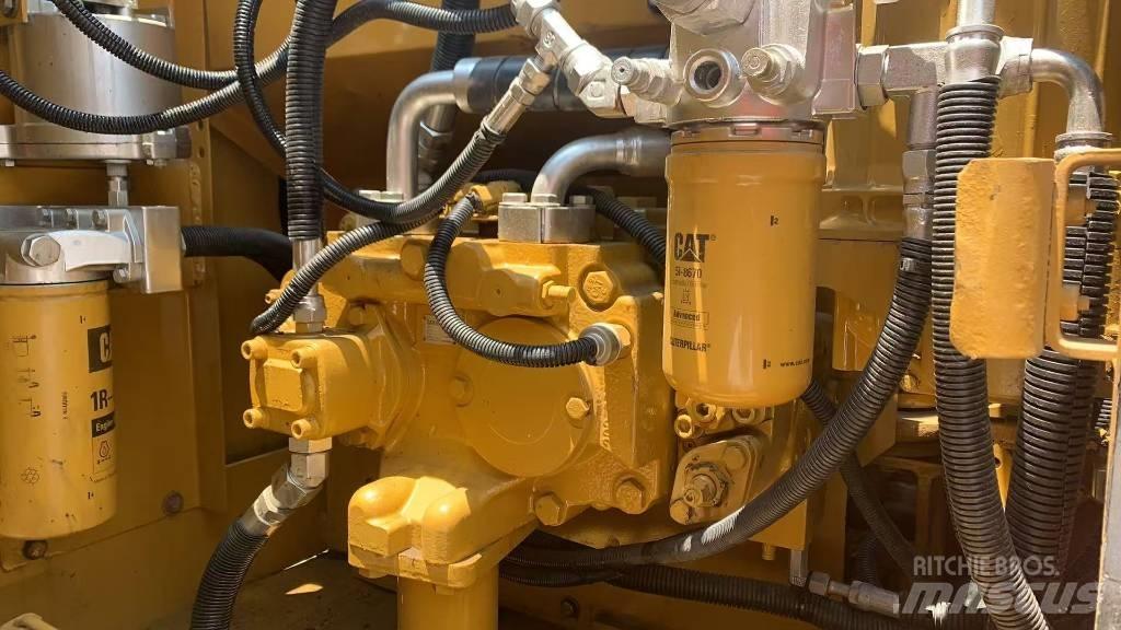 CAT 323 D Vikšriniai ekskavatoriai