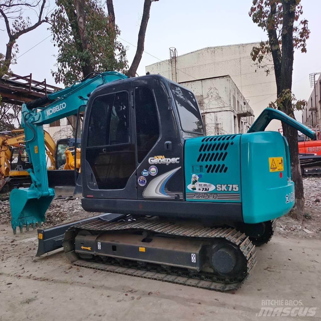 Kobelco SK75 Vidutinės galios ekskavatoriai 7-12 t