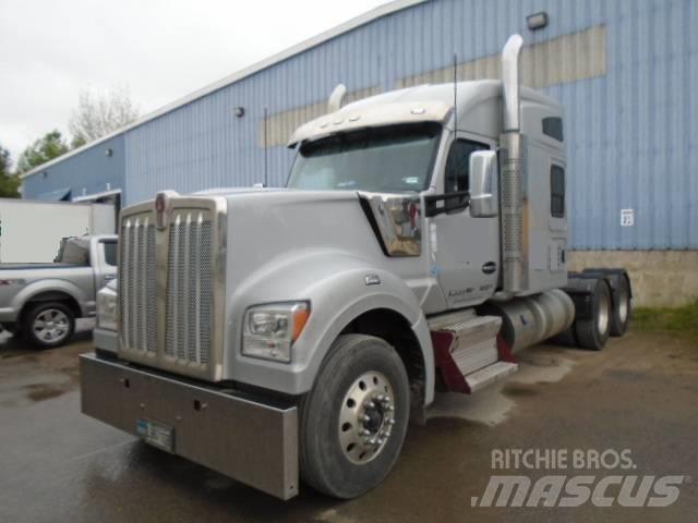 Kenworth W 990 Naudoti vilkikai