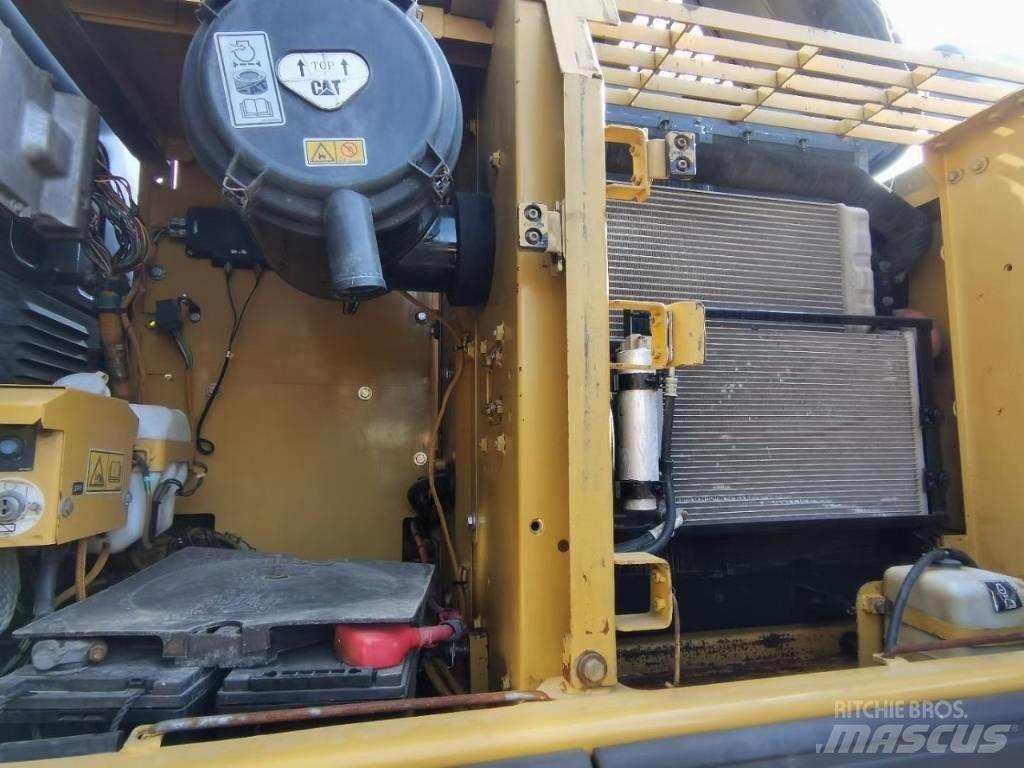 CAT 320 Vidutinės galios ekskavatoriai 7-12 t