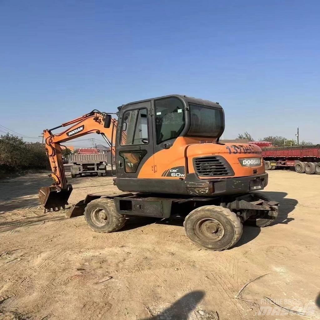 Doosan DX60W Ratiniai ekskavatoriai