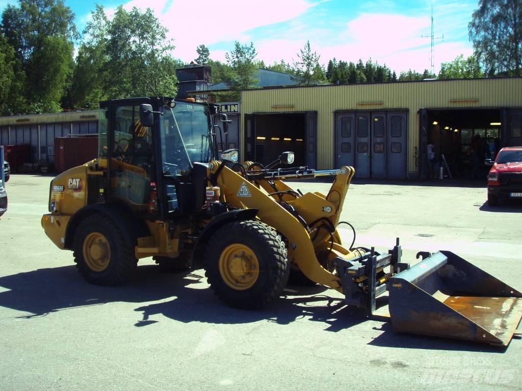 CAT 906 M Naudoti ratiniai krautuvai