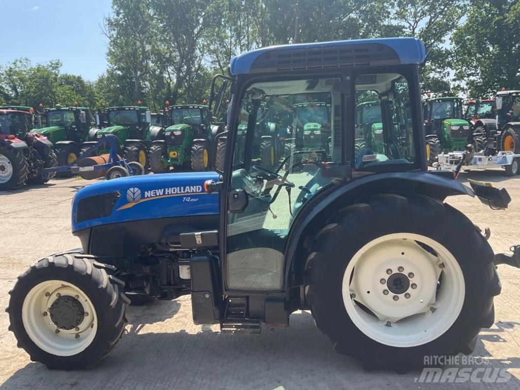 New Holland T 4.85 Traktoriai