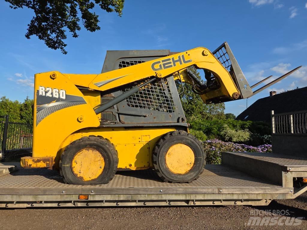 Gehl R 260 DEFECT!! Krautuvai su šoniniu pasukimu