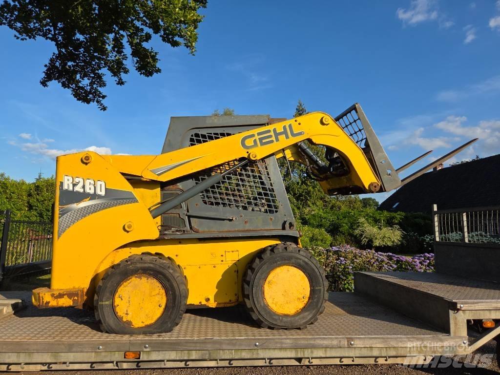 Gehl R 260 DEFECT!! Krautuvai su šoniniu pasukimu
